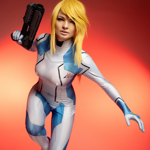 The dynamic stance in this Zero Suit Samus cosplay perfectly captures the energy and agility of the iconic Metroid character. Set against a vivid red backdrop, the portrayal emphasizes Samus Aran's fearless demeanor and readiness for action. The meticulously detailed suit design and authentic weapon replica bring this fan-favorite intergalactic bounty hunter to life, appealing to fans of the legendary Nintendo franchise.